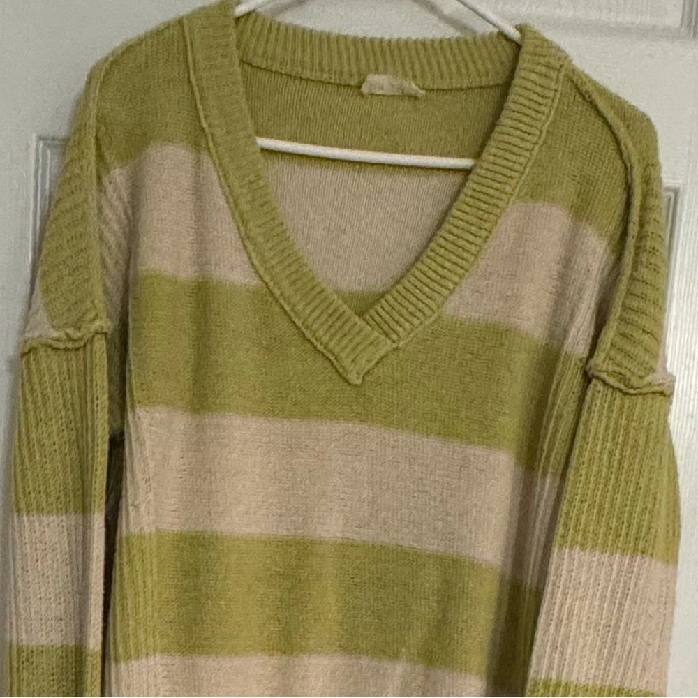 New In sweater - Picture 3 of 9